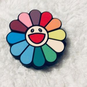 TAKASHI MURAKAMI Rainbow Flower
Apple Airpods